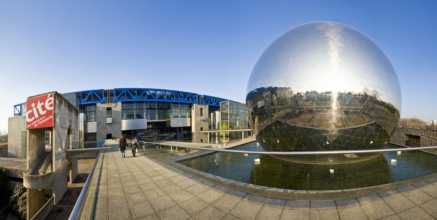 La Géode à La Cité des métiers